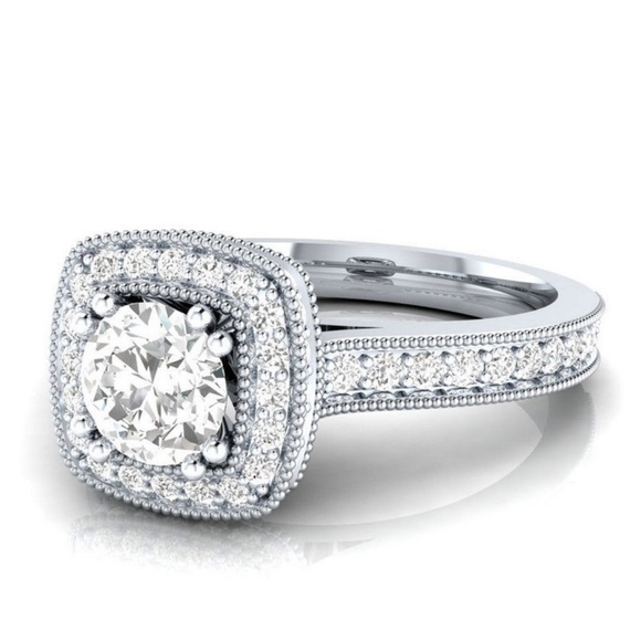 Ring Round Cut White Sapphire - Picture 3 of 4